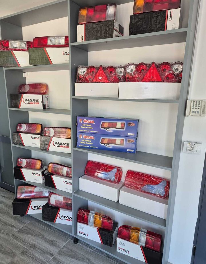 Accesorii și piese auto pentru mai multe categorii
